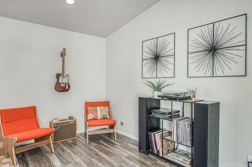 Image 24 of property listing at 1527 W San Ramon Avenue, Fresno, CA 93711