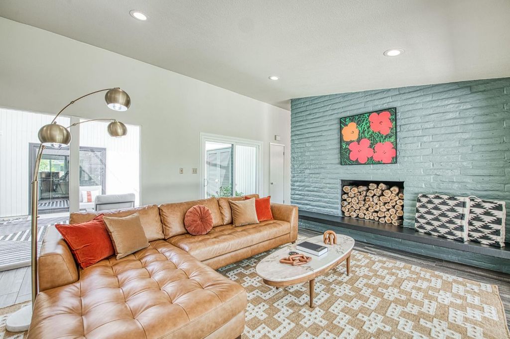Image 26 of property listing at 1527 W San Ramon Avenue, Fresno, CA 93711