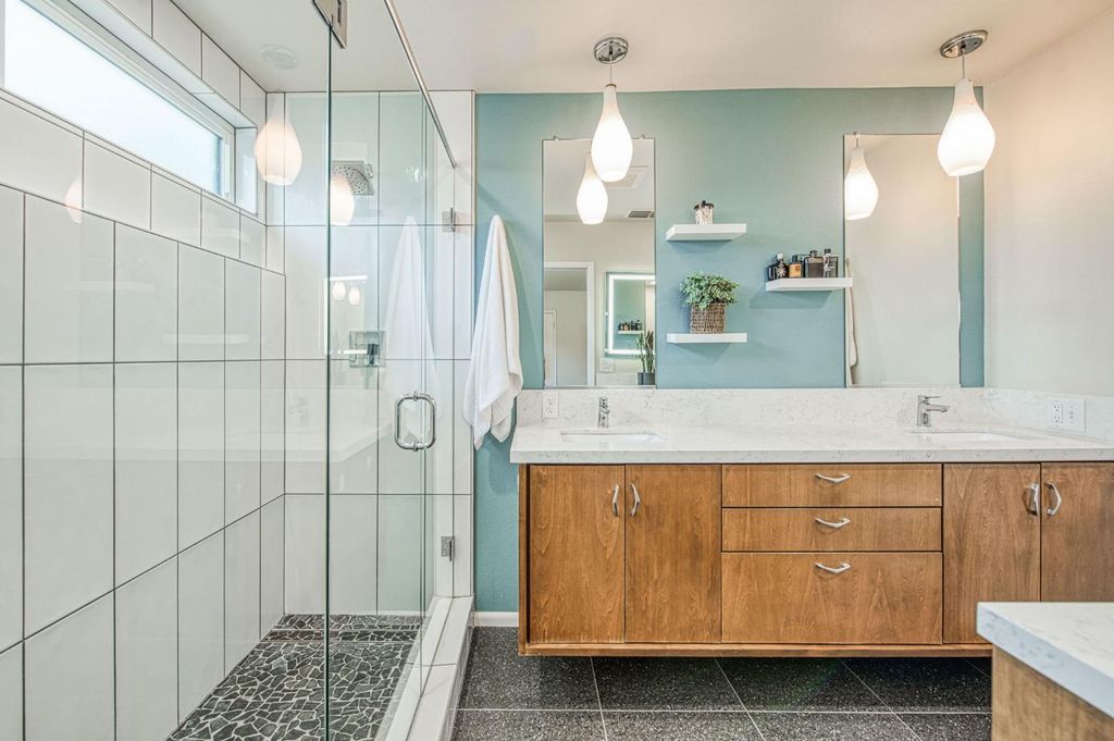 Image 30 of property listing at 1527 W San Ramon Avenue, Fresno, CA 93711