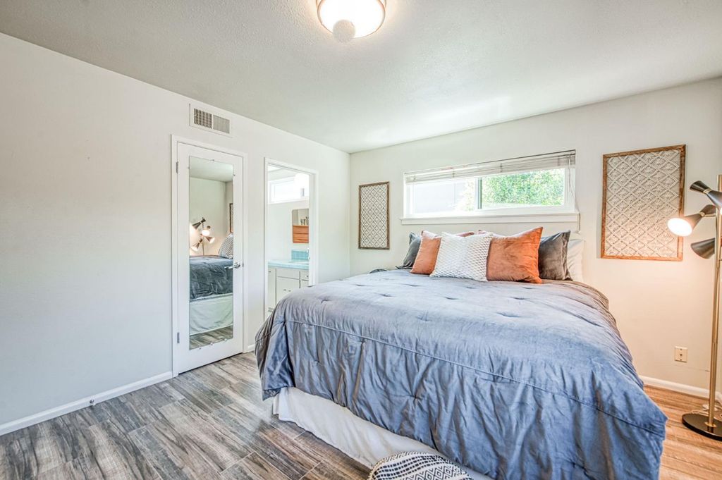 Image 36 of property listing at 1527 W San Ramon Avenue, Fresno, CA 93711