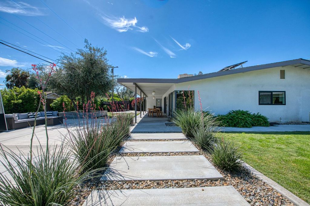Image 43 of property listing at 1527 W San Ramon Avenue, Fresno, CA 93711