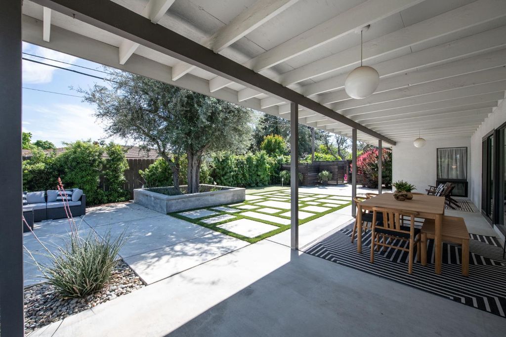Image 44 of property listing at 1527 W San Ramon Avenue, Fresno, CA 93711