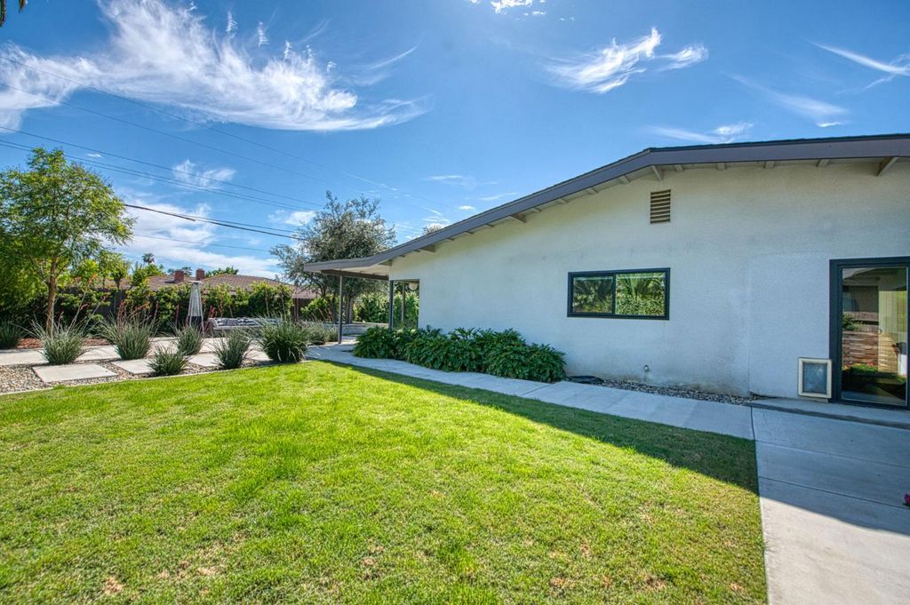 Image 45 of property listing at 1527 W San Ramon Avenue, Fresno, CA 93711