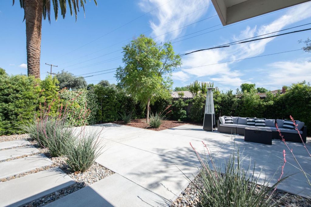 Image 46 of property listing at 1527 W San Ramon Avenue, Fresno, CA 93711
