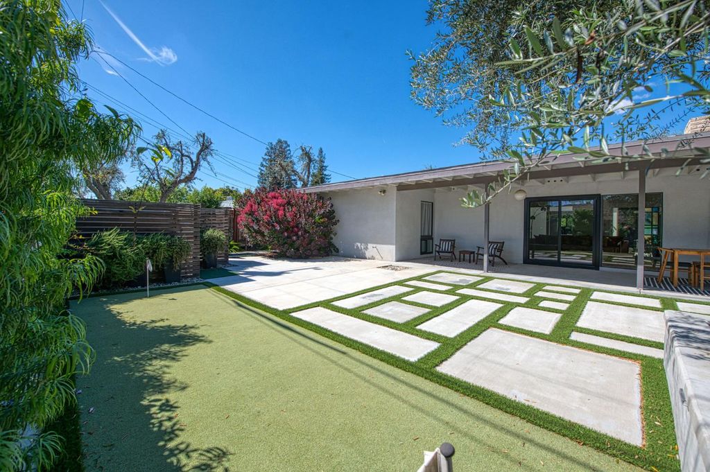 Image 47 of property listing at 1527 W San Ramon Avenue, Fresno, CA 93711