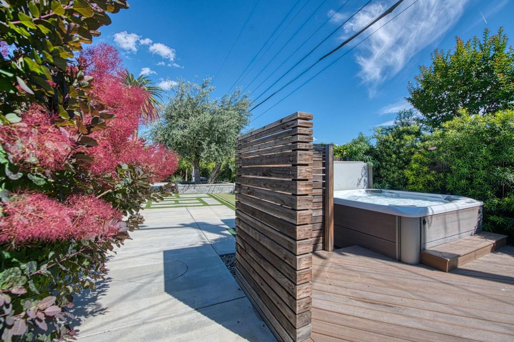 Image 50 of property listing at 1527 W San Ramon Avenue, Fresno, CA 93711