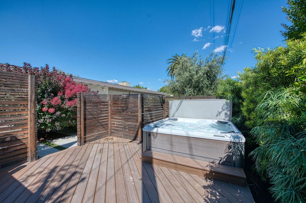 Image 52 of property listing at 1527 W San Ramon Avenue, Fresno, CA 93711