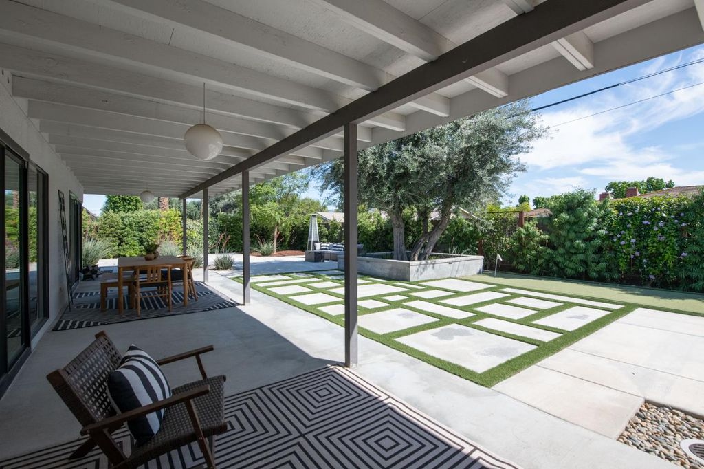 Image 54 of property listing at 1527 W San Ramon Avenue, Fresno, CA 93711