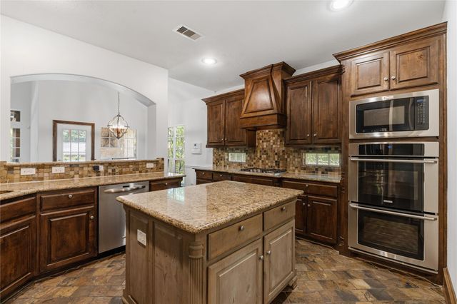 2115 Graystone Ridge Drive, Conroe, TX 77304