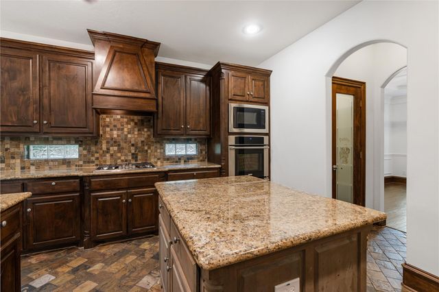 2115 Graystone Ridge Drive, Conroe, TX 77304