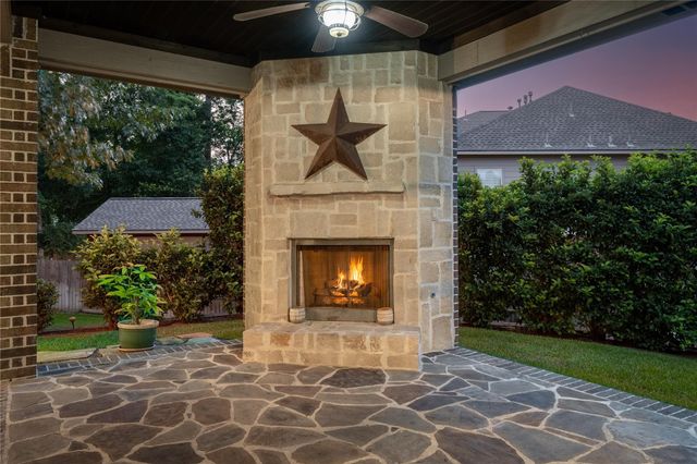 2115 Graystone Ridge Drive, Conroe, TX 77304