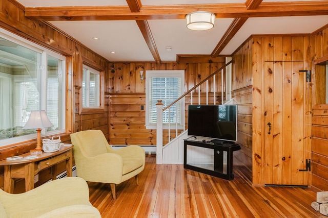 9 Pine Blf, Lakeville, MA 02347