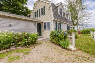 9 Pine Blf, Lakeville, MA 02347