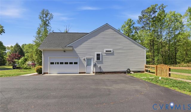 3436 Horseshoe Dr, Quinton, VA 23141