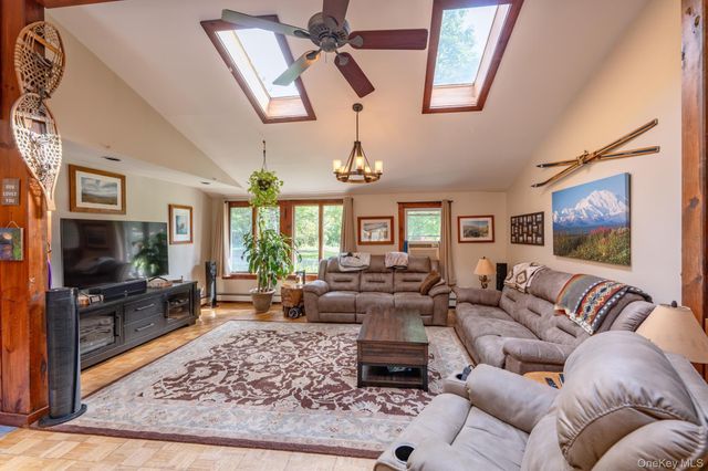 104 Park Place, Saugerties, NY 12477