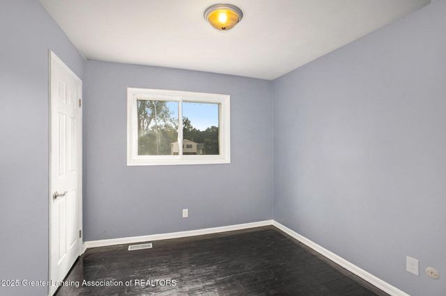 3700 W Holmes Road, Lansing, MI 48911