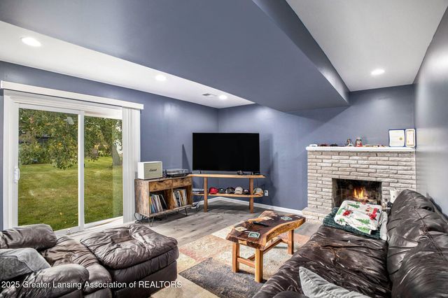 3700 W Holmes Road, Lansing, MI 48911