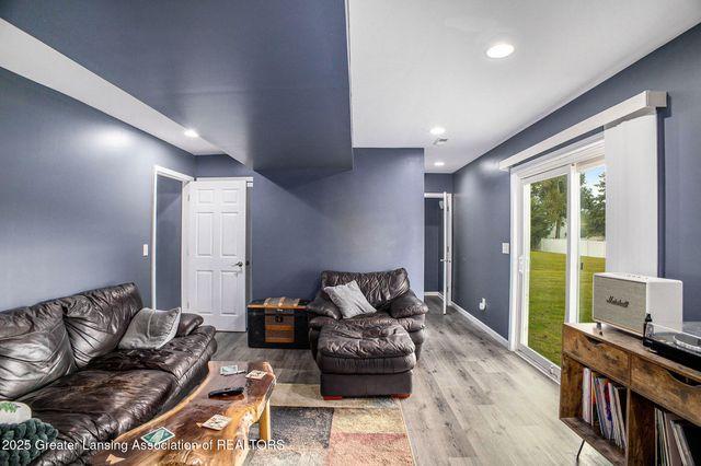 3700 W Holmes Road, Lansing, MI 48911