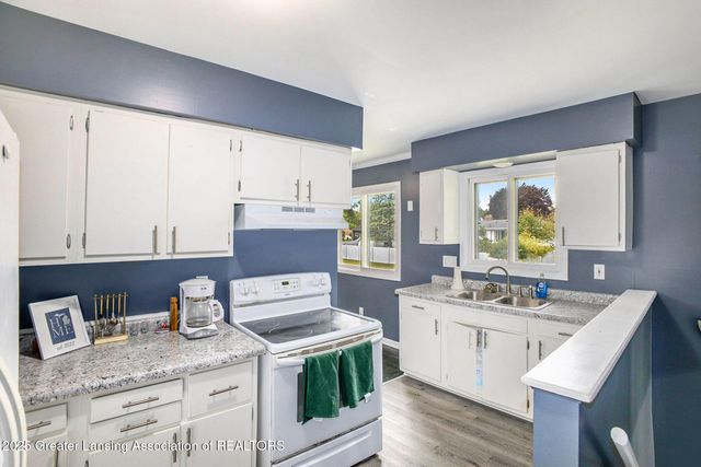 3700 W Holmes Road, Lansing, MI 48911