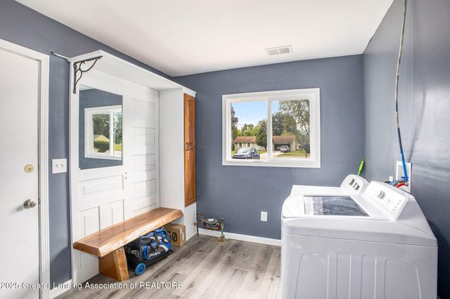 3700 W Holmes Road, Lansing, MI 48911