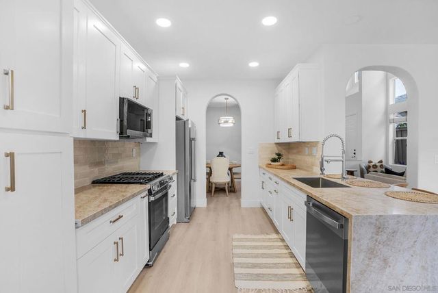 12997 Caminito Bautizo 41, San Diego, CA 92130