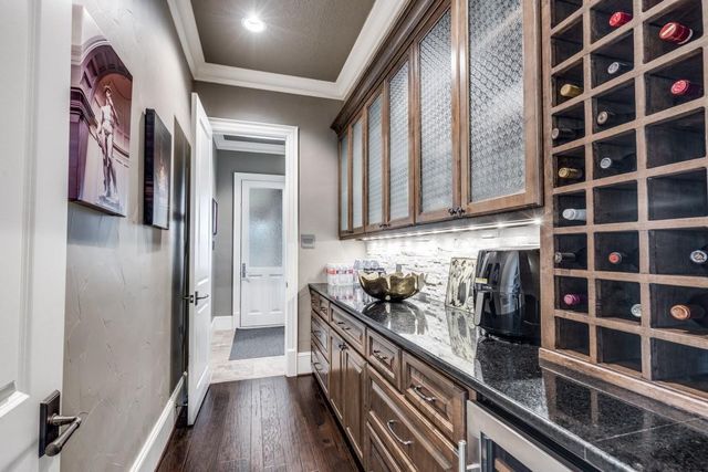 4 Island Green Court, Kingwood, TX 77339