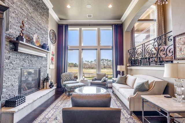 4 Island Green Court, Kingwood, TX 77339