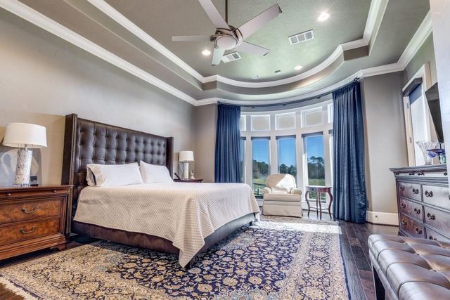 4 Island Green Court, Kingwood, TX 77339