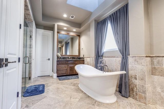 4 Island Green Court, Kingwood, TX 77339