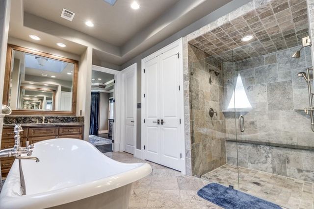 4 Island Green Court, Kingwood, TX 77339