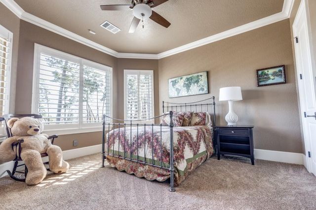 4 Island Green Court, Kingwood, TX 77339