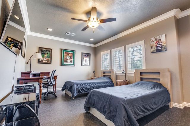 4 Island Green Court, Kingwood, TX 77339