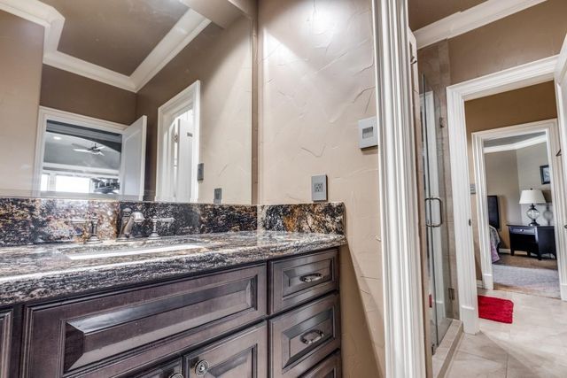 4 Island Green Court, Kingwood, TX 77339