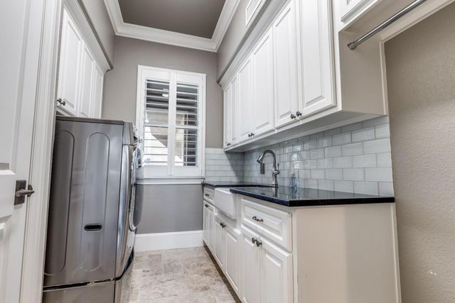 4 Island Green Court, Kingwood, TX 77339