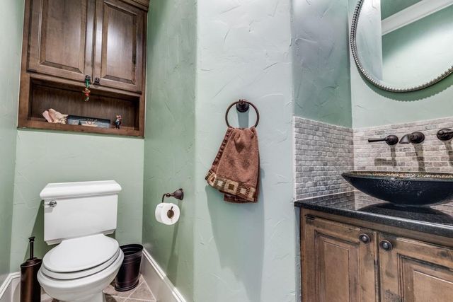 4 Island Green Court, Kingwood, TX 77339