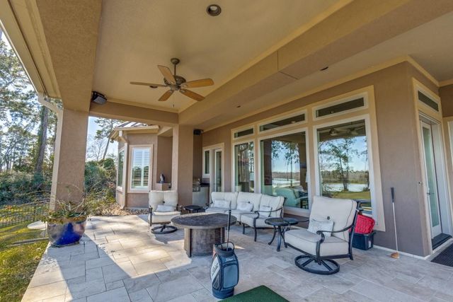 4 Island Green Court, Kingwood, TX 77339