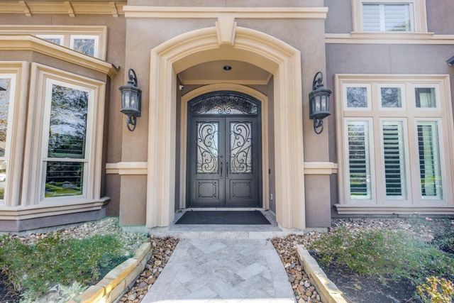 4 Island Green Court, Kingwood, TX 77339