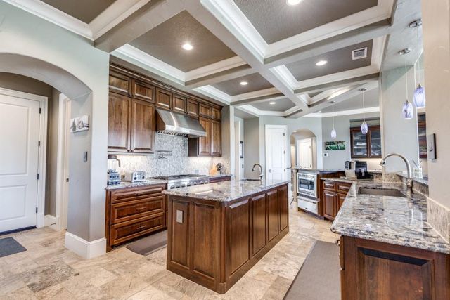 4 Island Green Court, Kingwood, TX 77339