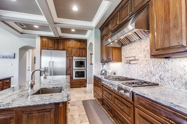 4 Island Green Court, Kingwood, TX 77339