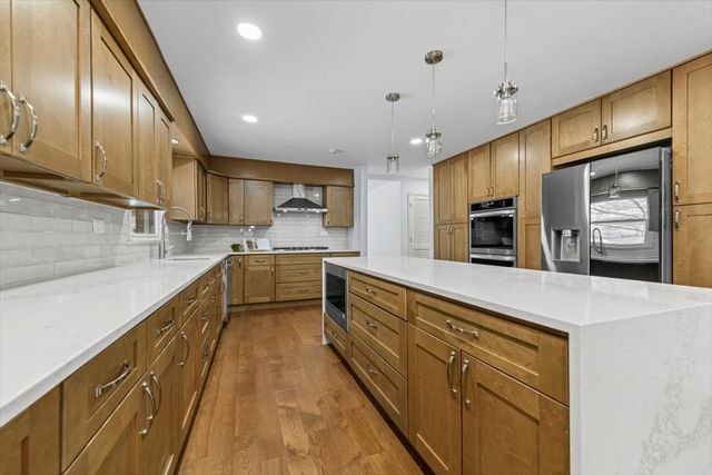 2527 Checker Road, Long Grove, IL 60047