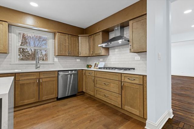 2527 Checker Road, Long Grove, IL 60047