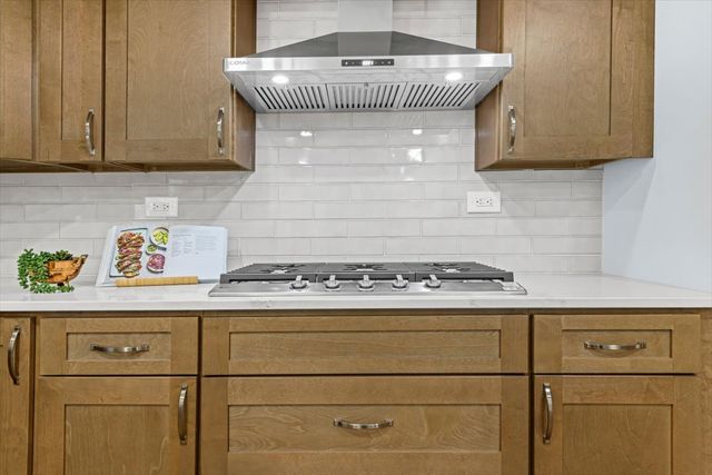 2527 Checker Road, Long Grove, IL 60047