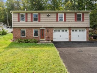 82 Lakeview Terrace, Newtown, CT 06482