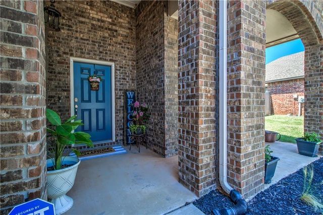 11008 SW 38th Circle, Mustang, OK 73064