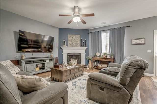 11008 SW 38th Circle, Mustang, OK 73064