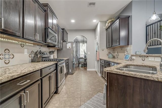 11008 SW 38th Circle, Mustang, OK 73064