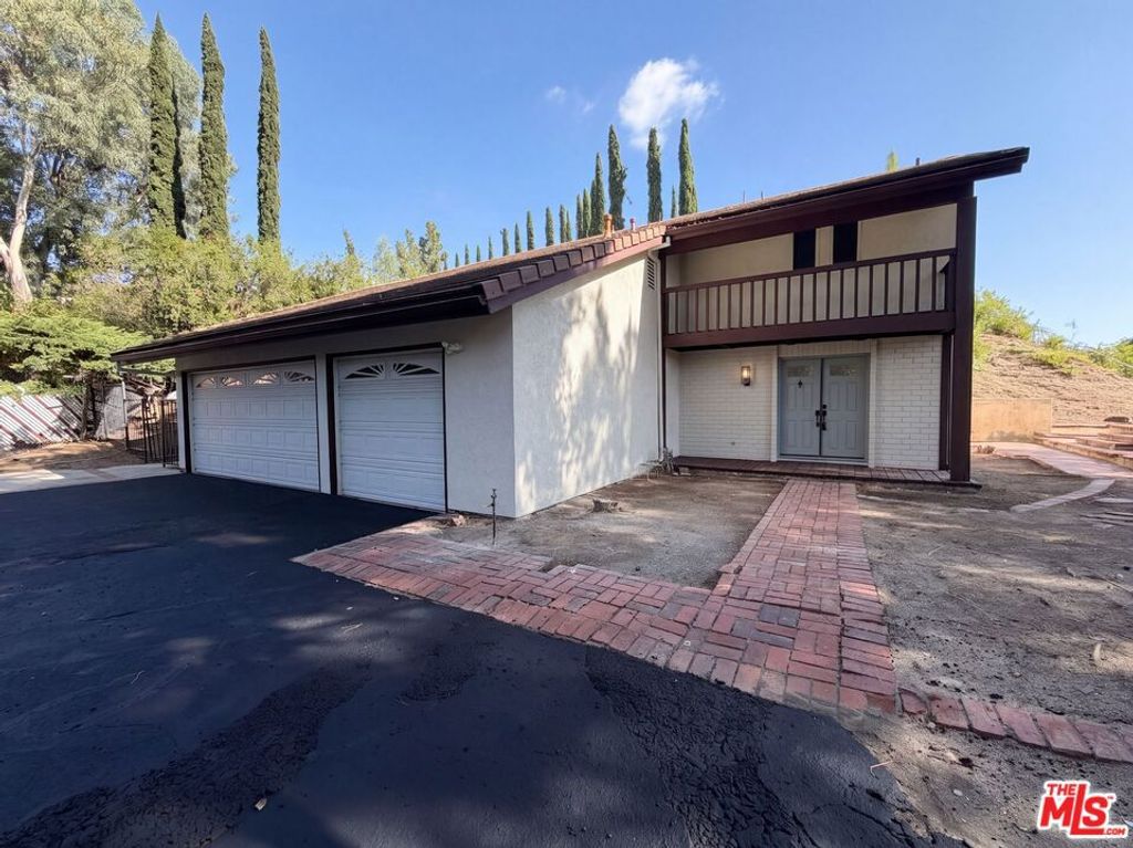 11569 Viking Avenue, Los Angeles, CA 91326 — exterior