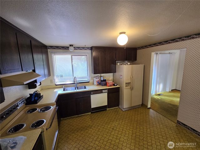 6420 141st Street SW, Edmonds, WA 98026