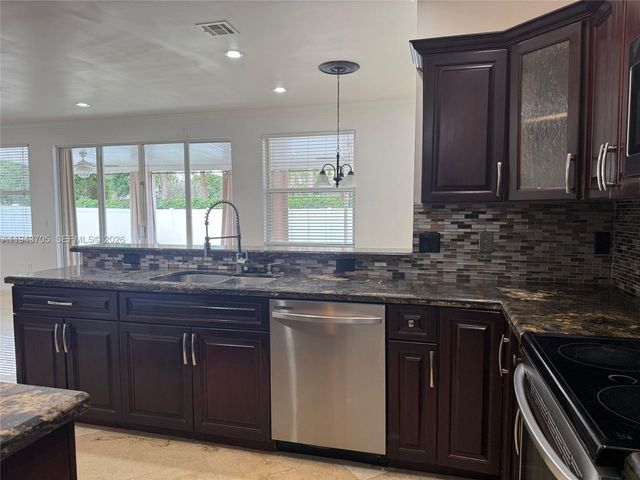 1474 NW 153rd Ln, Pembroke Pines, FL 33028