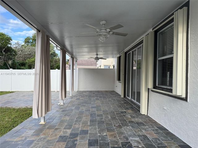1474 NW 153rd Ln, Pembroke Pines, FL 33028